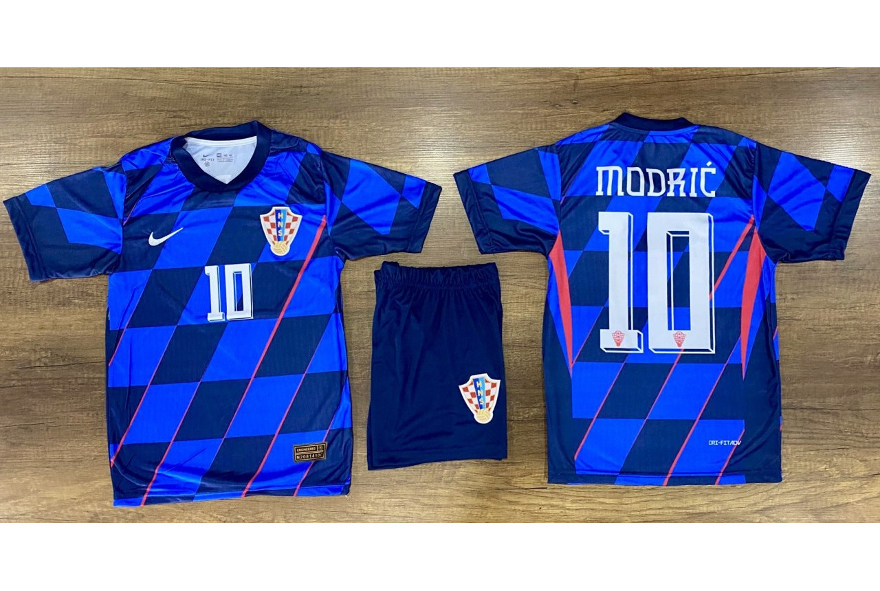 8215 Детски футболен комплект CROATIA MODRIC 10